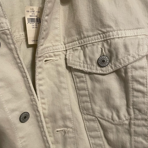 NWT American eagle cream jean jacket - Picture 3 of 7
